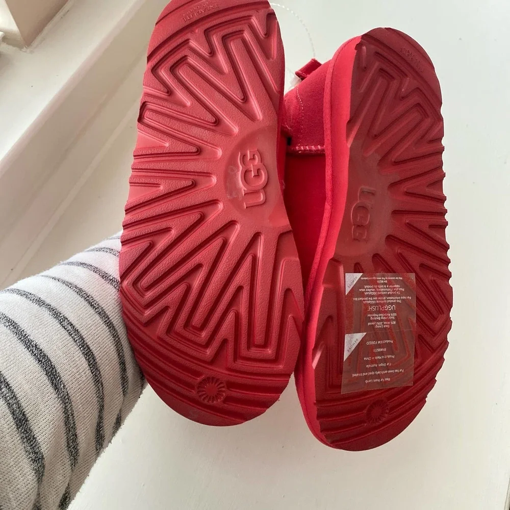 NWOT UGG Classic Kids Ultra Mini, Red, size 5 - Picture 9 of 14